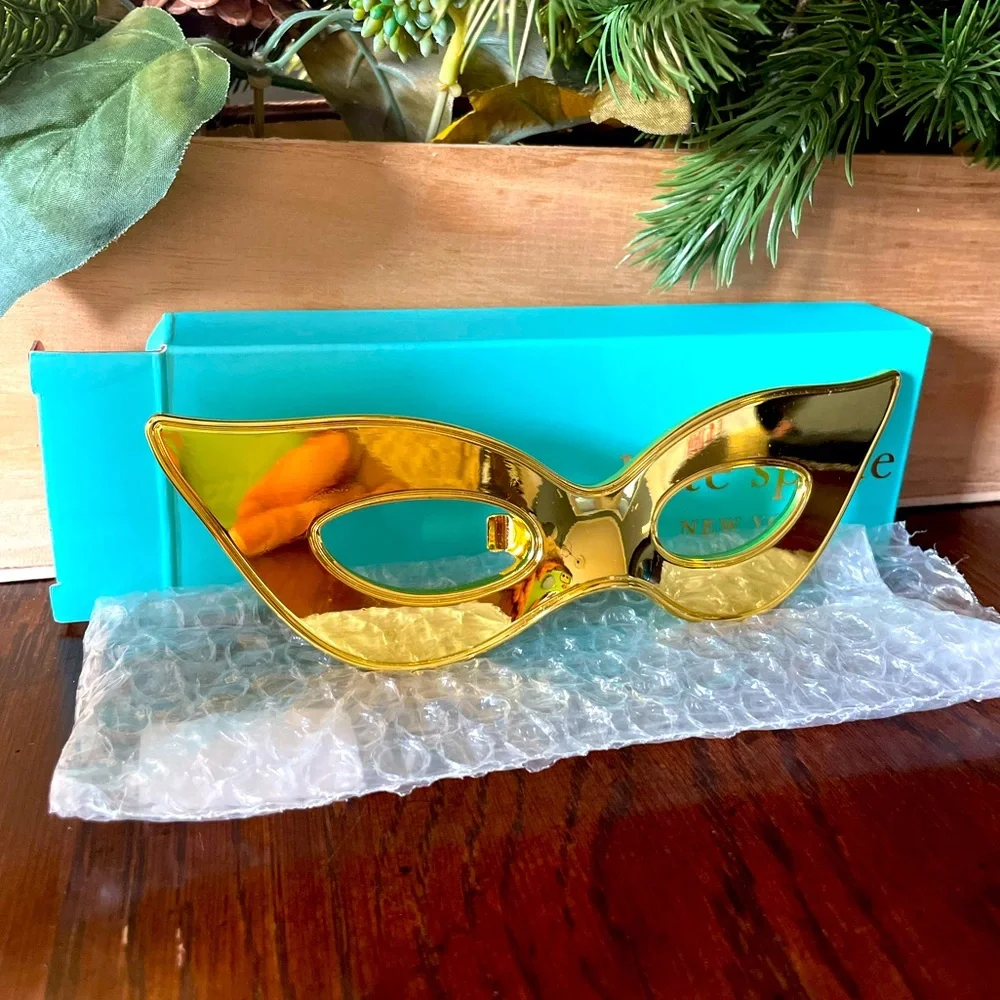 Kate Spade Lennox Two of a kind Mask Bottle Opener